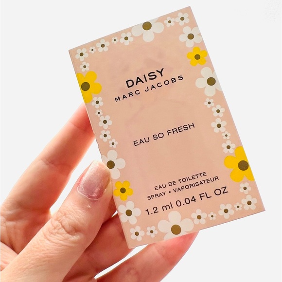 5 for 25⚡️Marc Jacobs Daisy Spray 1.2ml - Picture 2 of 5